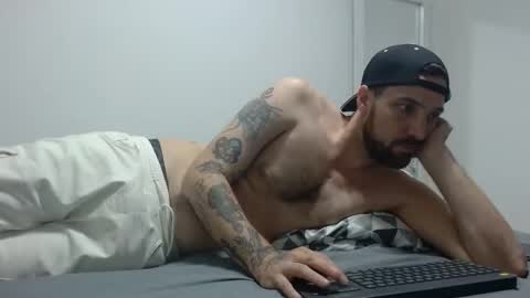 Snapshot of tap_hand2 chatting on February 2025 10:42:02 PM jimmy online show from February 2025 10:42:02 PM