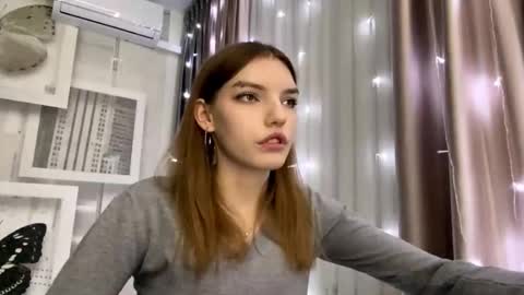 Snapshot of tarahmelaun chatting on February 2026 03:22:01 PM Mia online show from February 2026 03:22:01 PM