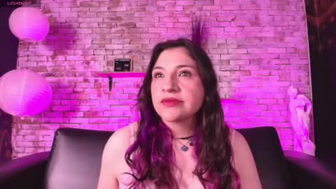 Snapshot of tarataylorr chatting on November 2025 07:10:01 PM Tara online show from November 2025 07:10:01 PM