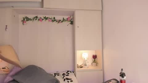  T A R A  online show from November 2025 04:23:02 AM