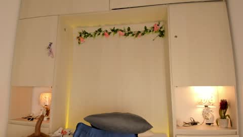  T A R A  online show from April 2026 08:44:02 AM