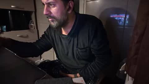 tarkan198 online show from November 2025 07:45:02 PM