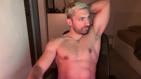 tarquit8 online show from October 2025 09:22:01 PM