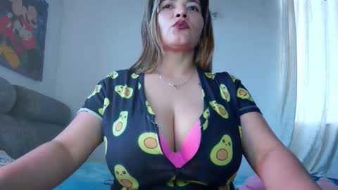 tara rios online show from October 2025 10:32:02 PM