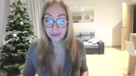 Snapshot of tati74 chatting on December 2025 09:14:02 AM tati74 online show from December 2025 09:14:02 AM