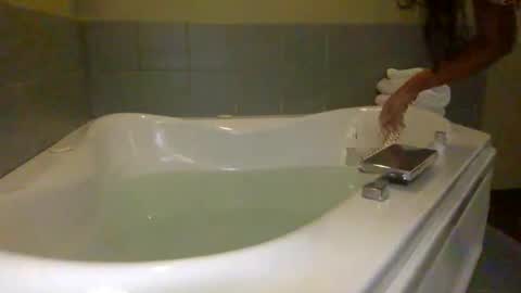 Snapshot of tatiannatease chatting on December 2024 10:34:02 PM Tatianna Marie online show from December 2024 10:34:02 PM