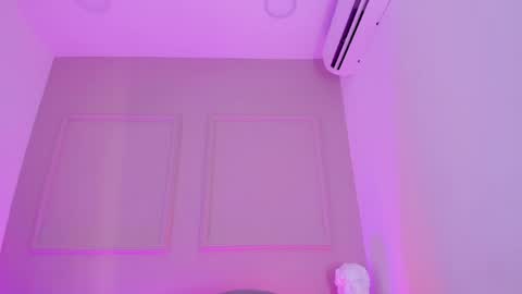 Snapshot of tatii_moon chatting on June 2026 05:45:02 AM Tati online show from June 2026 05:45:02 AM