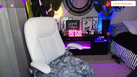 Snapshot of tatted_vixen chatting on January 2025 11:32:02 PM Tatted Queen online show from January 2025 11:32:02 PM