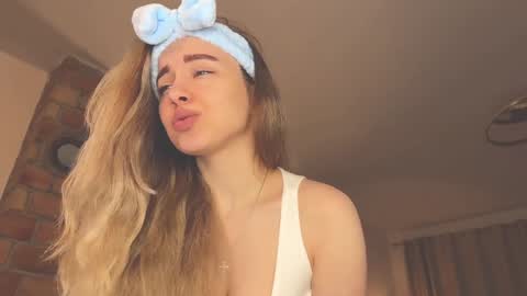 Snapshot of tatti_1 chatting on December 2024 05:26:02 AM Tata online show from December 2024 05:26:02 AM