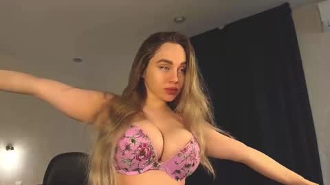 Snapshot of tatti_1 chatting on February 2025 04:10:02 AM Tata online show from February 2025 04:10:02 AM