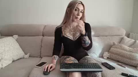 Snapshot of tattoobbgirl chatting on June 2026 03:34:02 PM tattoobbgirl online show from June 2026 03:34:02 PM