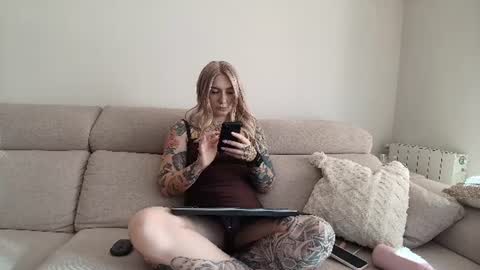 Snapshot of tattoobbgirl chatting on July 2026 04:33:01 PM tattoobbgirl online show from July 2026 04:33:01 PM