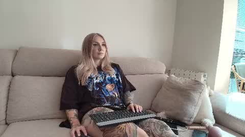 Snapshot of tattoobbgirl chatting on July 2026 03:37:02 PM tattoobbgirl online show from July 2026 03:37:02 PM
