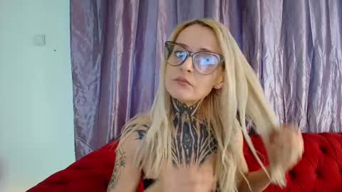 Snapshot of tattootemptress chatting on November 2025 05:40:02 AM tattootemptress online show from November 2025 05:40:02 AM