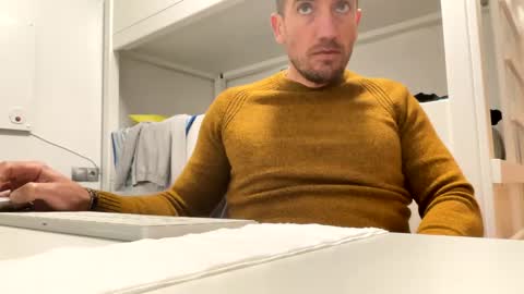 Snapshot of tatuador40 chatting on January 2025 11:32:01 PM Tatuador40 online show from January 2025 11:32:01 PM
