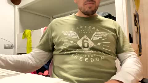 Snapshot of tatuador40 chatting on November 2025 11:36:02 PM Tatuador40 online show from November 2025 11:36:02 PM