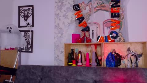 Taty Miller online show from November 2025 08:33:02 PM