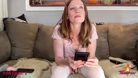 Snapshot of tauntress chatting on September 2025 07:52:02 PM Tauntress online show from September 2025 07:52:02 PM