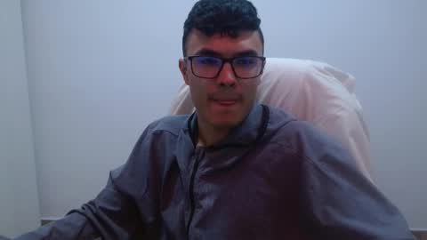 Snapshot of taurus4k chatting on December 2024 02:04:02 AM taurus4k online show from December 2024 02:04:02 AM