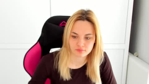 Snapshot of tayla_shy chatting on May 2026 06:32:01 AM Tay online show from May 2026 06:32:01 AM
