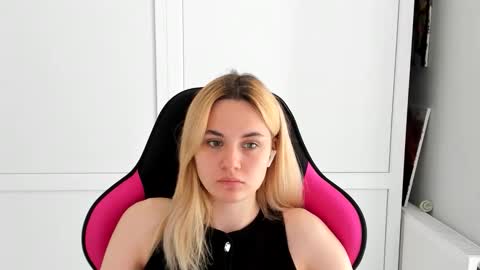 Snapshot of tayla_shy chatting on May 2026 10:12:02 AM Tay online show from May 2026 10:12:02 AM
