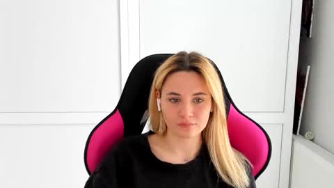 Snapshot of tayla_shy chatting on June 2026 12:54:02 PM Tay online show from June 2026 12:54:02 PM