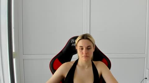 Snapshot of tayla_shy chatting on July 2026 07:24:02 AM Tay online show from July 2026 07:24:02 AM