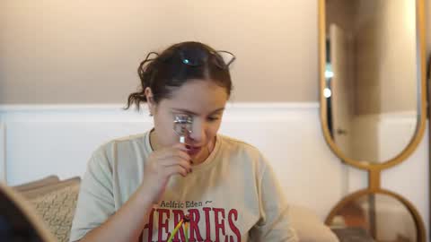 Snapshot of taylerkim chatting on October 2025 07:35:02 PM Teylor Kim online show from October 2025 07:35:02 PM