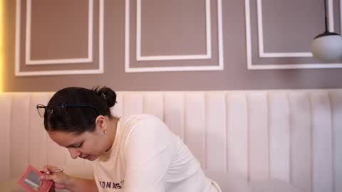 Snapshot of taylerkim chatting on November 2025 04:44:01 PM Teylor Kim online show from November 2025 04:44:01 PM