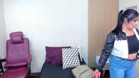 Taylor Bennet online show from November 2025 12:06:02 PM