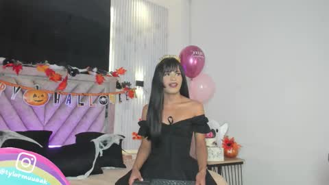 Taylor Harveey online show from October 2025 11:45:02 PM