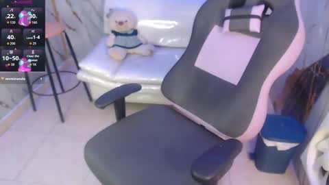 Snapshot of taylor_sophie chatting on December 2025 09:43:02 PM Taylor online show from December 2025 09:43:02 PM