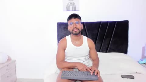 Snapshot of taylormaccurdy_ chatting on November 2025 03:44:02 PM taylormaccurdy_ online show from November 2025 03:44:02 PM