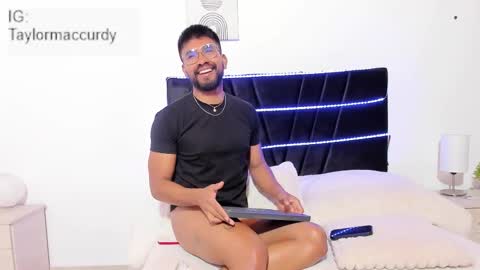 Snapshot of taylormaccurdy_ chatting on November 2025 02:51:01 PM taylormaccurdy_ online show from November 2025 02:51:01 PM