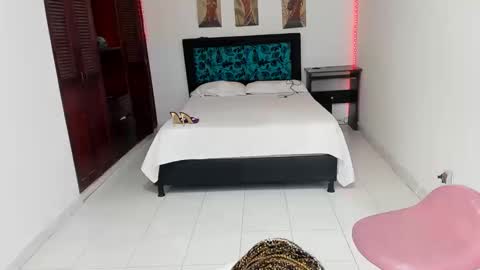 taylorslims online show from February 2025 01:08:02 PM