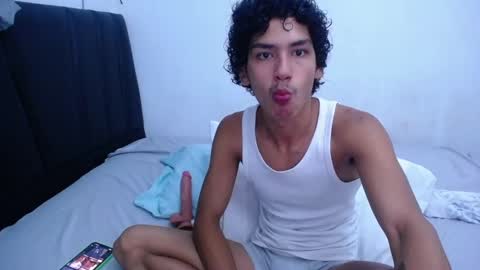 Snapshot of tayronx33 chatting on March 2025 09:32:02 PM Tayron online show from March 2025 09:32:02 PM