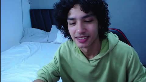 Snapshot of tayronx33 chatting on September 2025 03:59:02 PM Tayron online show from September 2025 03:59:02 PM