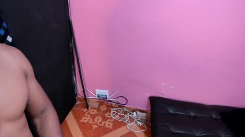 Snapshot of taysonysasha chatting on February 2025 01:32:02 AM ask for cum online show from February 2025 01:32:02 AM