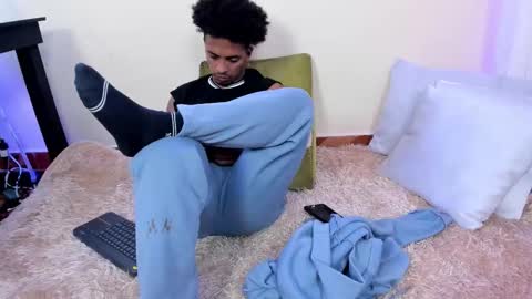 Snapshot of taysonysasha chatting on September 2025 10:33:02 PM ask for cum online show from September 2025 10:33:02 PM