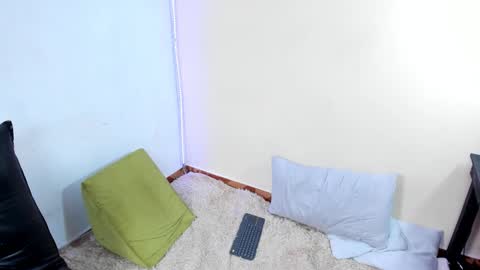 Snapshot of taysonysasha chatting on January 2026 11:31:02 PM ask for cum online show from January 2026 11:31:02 PM