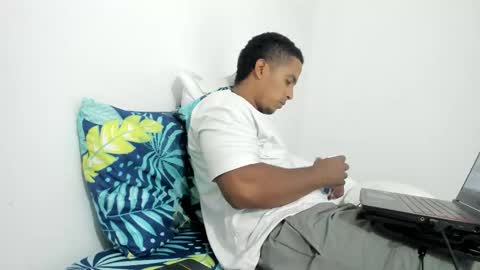 Snapshot of taysonysasha chatting on February 2026 10:19:01 PM ask for cum online show from February 2026 10:19:01 PM