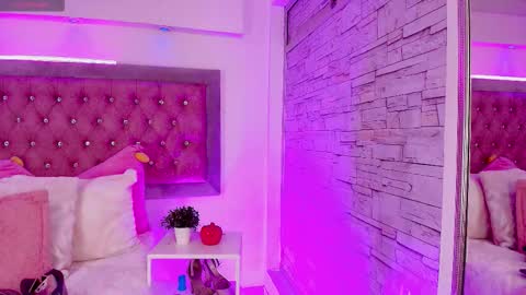 Sofia online show from December 2025 01:53:01 PM