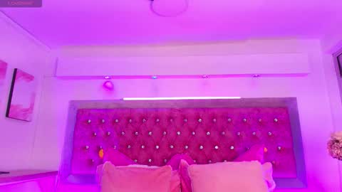 Sofia online show from December 2025 12:31:02 PM