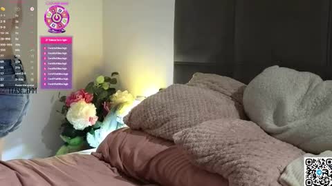 Em online show from November 2025 07:50:02 PM