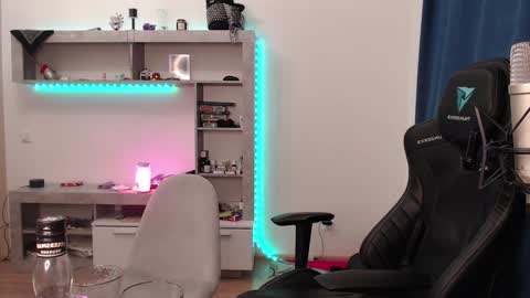 Teddy online show from December 2024 06:37:02 PM