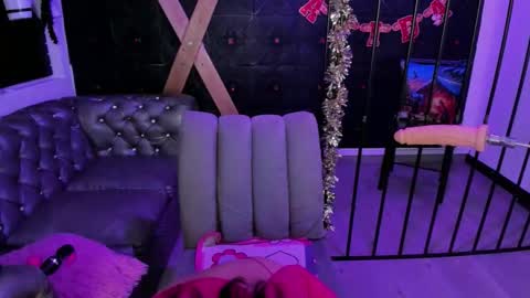 Tayloor online show from December 2025 03:22:02 AM