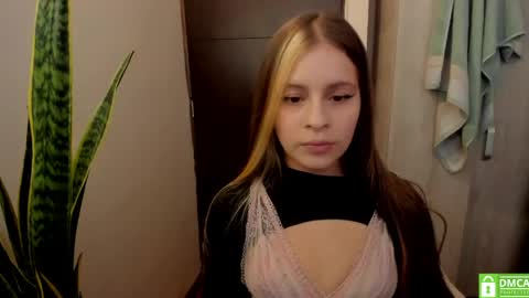 Snapshot of temptressweet chatting on May 2026 10:06:01 PM Scar online show from May 2026 10:06:01 PM