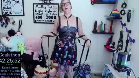 Pixie and Tentacle Overlord online show from November 2025 07:15:01 PM