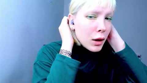 Kira online show from November 2025 10:18:02 PM