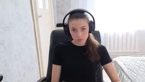 Anny Simpson online show from September 2025 08:49:01 AM